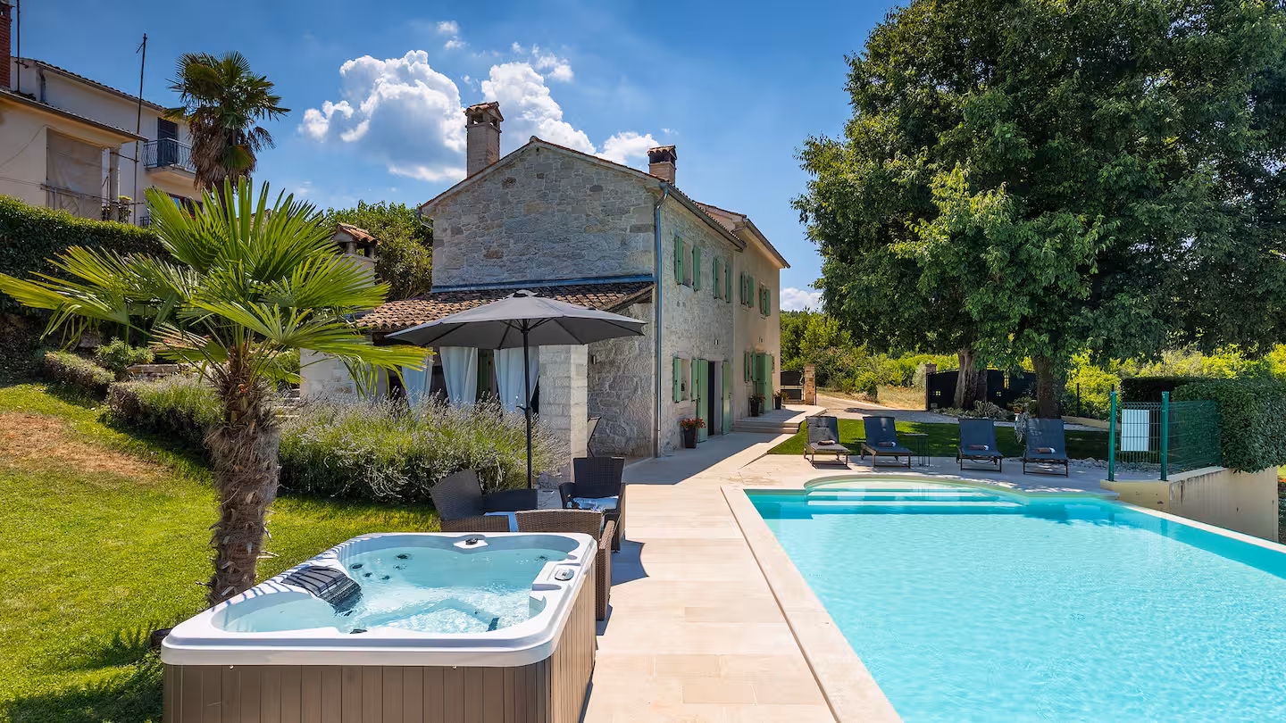 izvana-bazen-jacuzzi-2